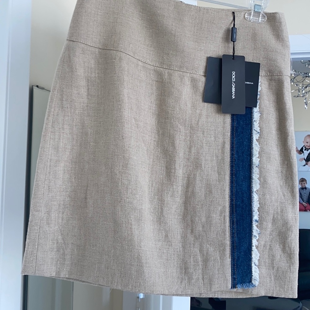 Dolce&Gabbana skirt NWT size 40. Made in Italy.